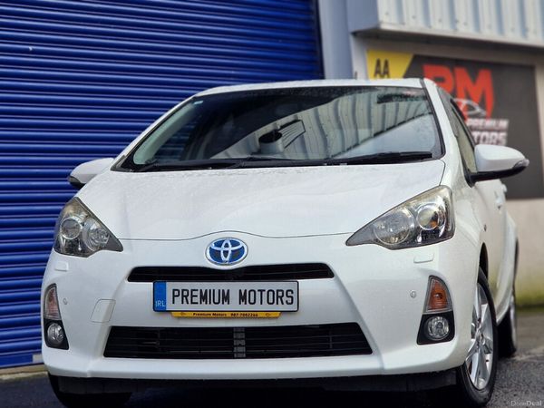 Toyota Aqua Hatchback, Petrol Hybrid, 2014, White