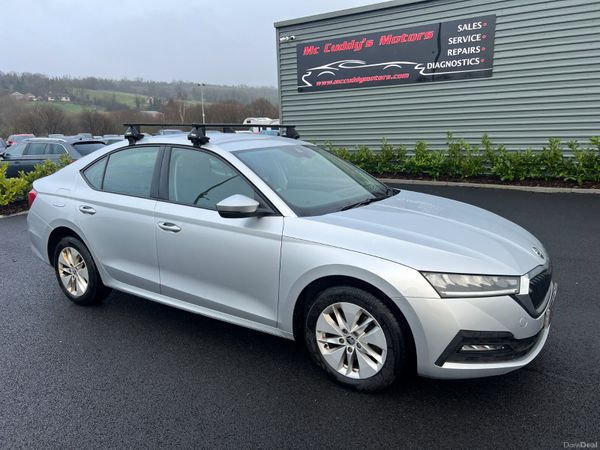 Skoda Octavia Hatchback, Diesel, 2022, Silver