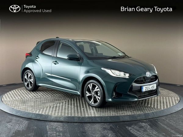 Toyota Yaris Hatchback, Petrol Hybrid, 2025, Green