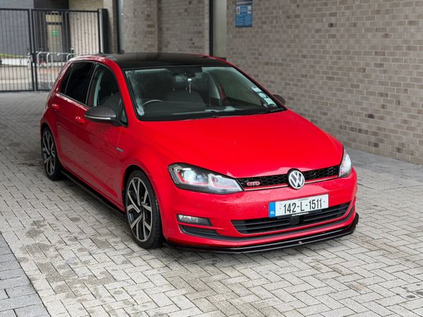 Volkswagen Golf Hatchback, Diesel, 2014, Red