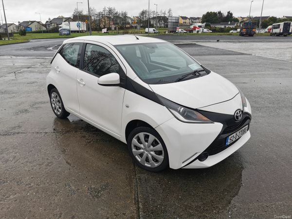 Toyota Aygo Hatchback, Petrol, 2015, White