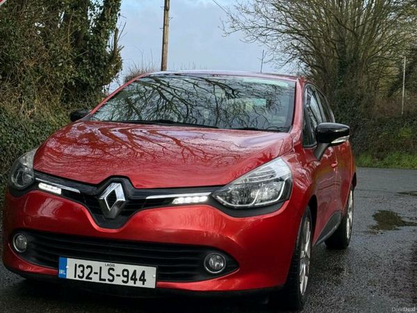 Renault Clio Hatchback, Petrol, 2013, Red