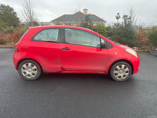 Toyota Yaris Hatchback, Petrol, 2007, Red
