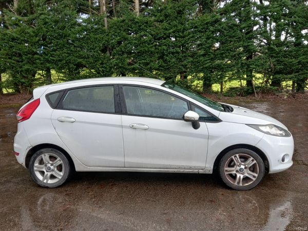 Ford Fiesta Hatchback, Petrol, 2010, White