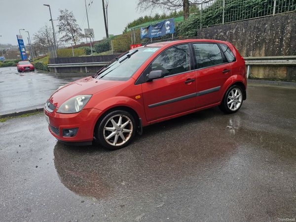 Ford Fiesta Hatchback, Petrol, 2007, Red