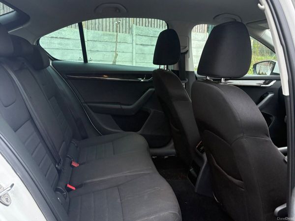 Skoda Octavia Saloon, Diesel, 2015, White