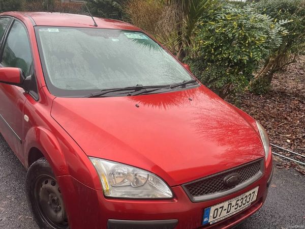 Ford Focus Hatchback, Petrol, 2007, Red