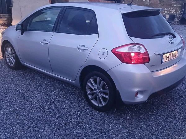 Toyota Auris Hatchback, Diesel, 2011, Silver