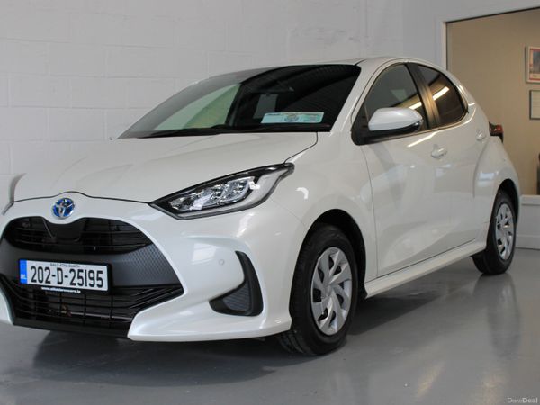 Toyota Yaris Hatchback, Petrol Hybrid, 2020, White
