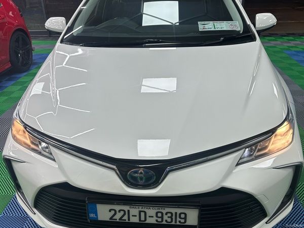 Toyota Corolla Saloon, Petrol Hybrid, 2022, White