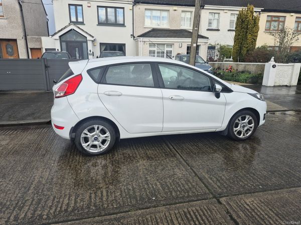 Ford Fiesta Hatchback, Diesel, 2014, White