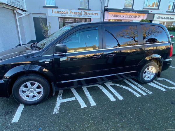 Chrysler Voyager MPV, Diesel, 2012, Black