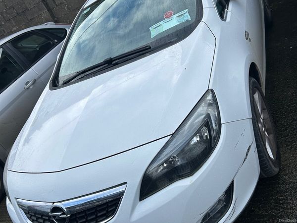 Opel Astra Hatchback, Petrol, 2010, White