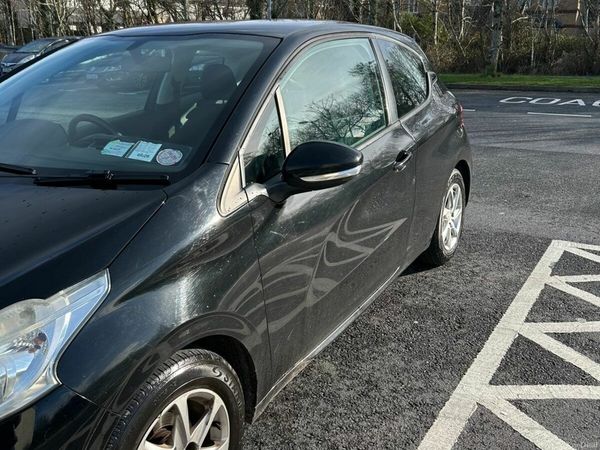 Peugeot 208 Hatchback, Petrol, 2013, Black