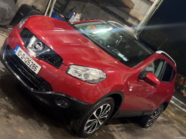 Nissan Qashqai Hatchback, Diesel, 2010, Red