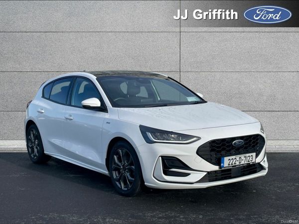 Ford Focus Hatchback, Petrol, 2022, White