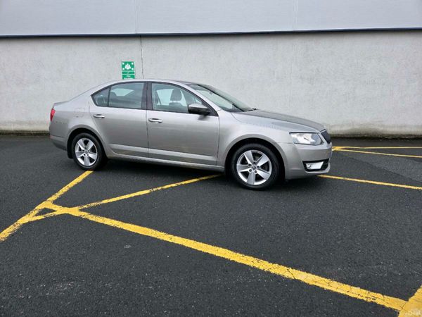 Skoda Octavia Saloon, Diesel, 2016, Yellow