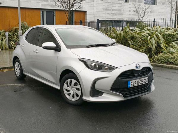 Toyota Yaris Hatchback, Petrol Hybrid, 2022, Silver