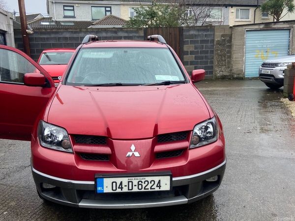 Mitsubishi Outlander SUV, Petrol, 2004, Red