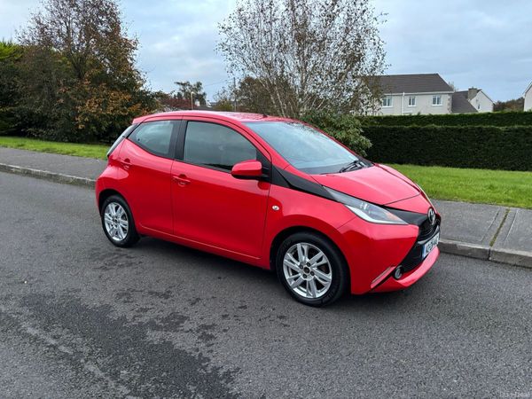 Toyota Aygo Hatchback, Petrol, 2014, Red