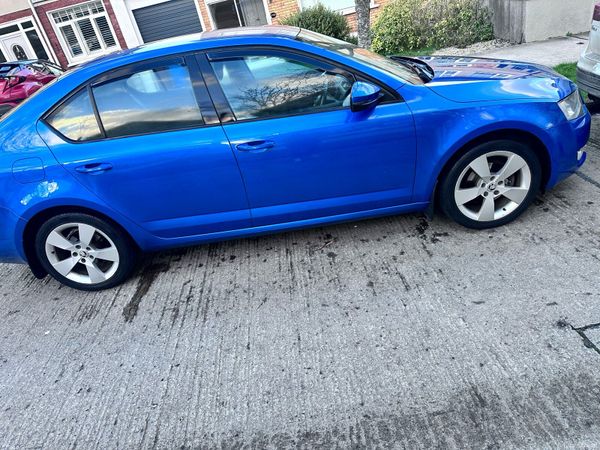 Skoda Octavia Saloon, Diesel, 2014, Blue