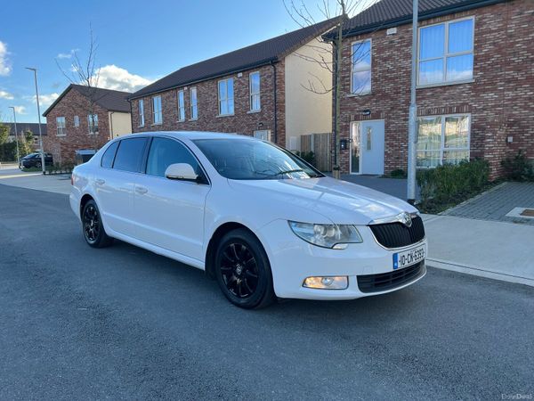 Skoda Superb Hatchback, Diesel, 2010, White