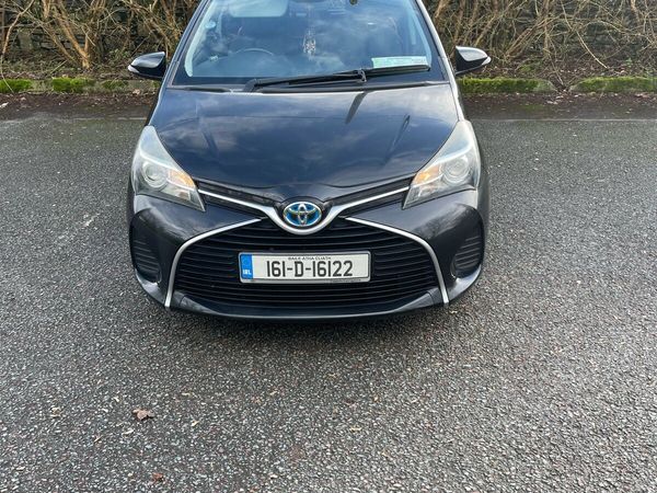 Toyota Yaris Hatchback, Petrol Hybrid, 2016, Black