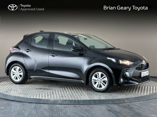 Toyota Yaris Hatchback, Petrol Hybrid, 2022, Black