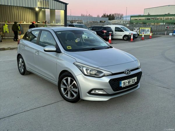 Hyundai i20 Hatchback, Petrol, 2016, Silver