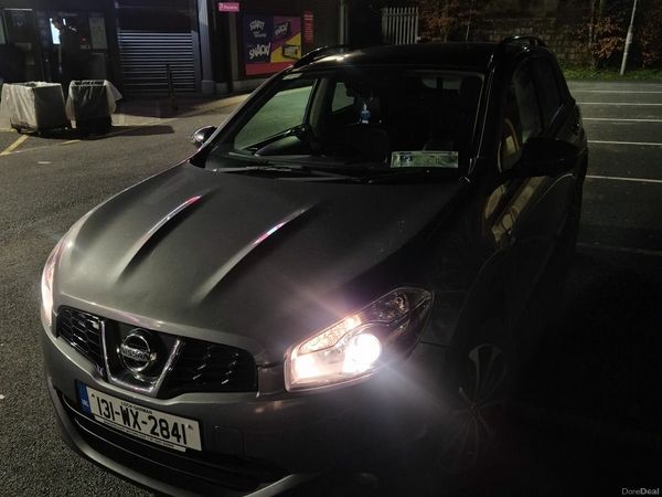 Nissan Qashqai Hatchback, Diesel, 2013, Grey