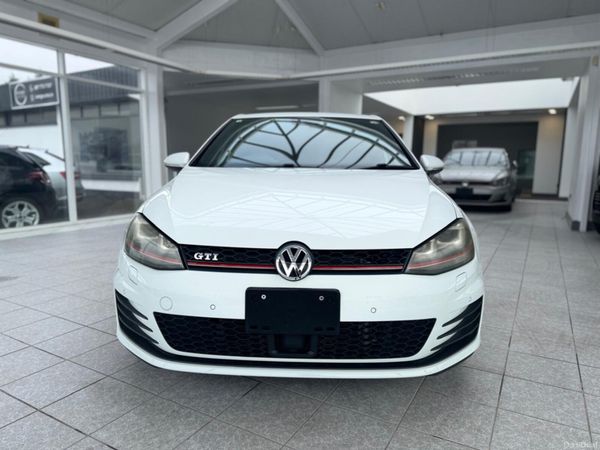 Volkswagen Golf Hatchback, Petrol, 2014, White