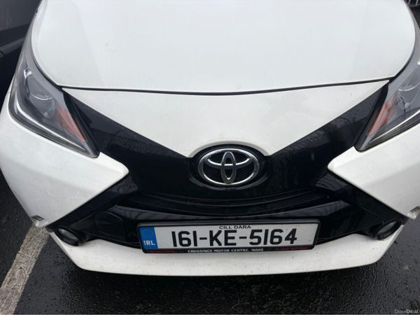 Toyota Aygo Hatchback, Petrol, 2016, White