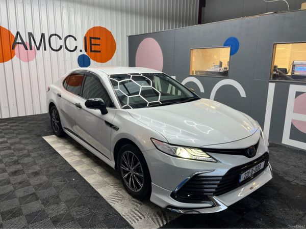 Toyota Camry Estate, Petrol Hybrid, 2021, White