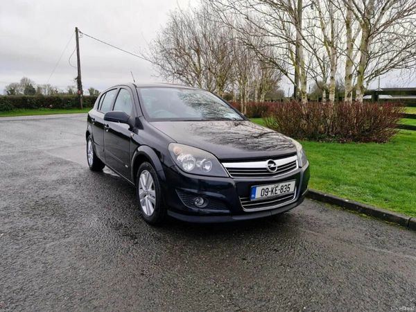 Opel Astra Hatchback, Petrol, 2009, Black