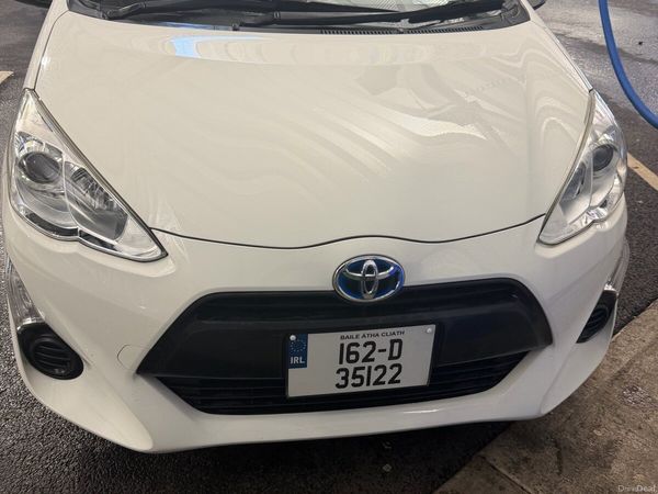 Toyota Aqua Hatchback, Petrol Hybrid, 2016, White