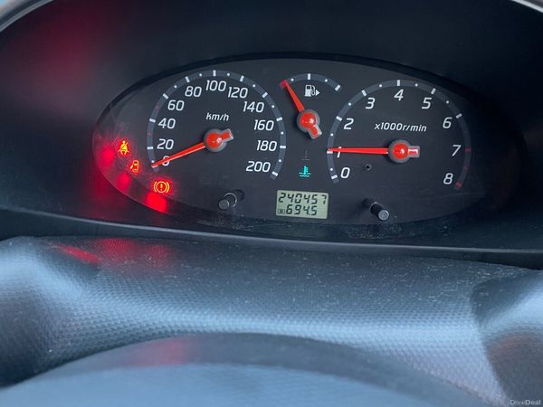 Nissan Micra Hatchback, Petrol, 2005, Gold