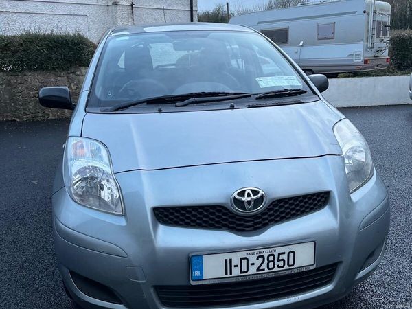 Toyota Yaris Hatchback, Petrol, 2011, Silver