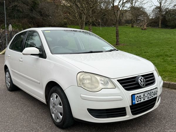 Volkswagen Polo Hatchback, Petrol, 2009, White