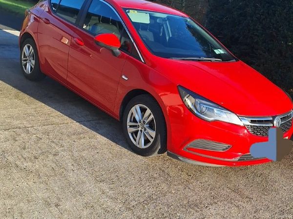 Vauxhall Astra Hatchback, Diesel, 2017, Red