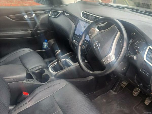 Nissan Qashqai Hatchback, Diesel, 2015, Grey