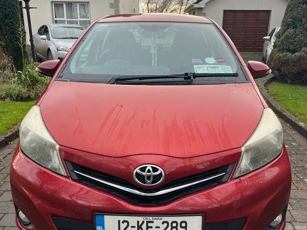 Toyota Yaris Hatchback, Petrol, 2012, Red
