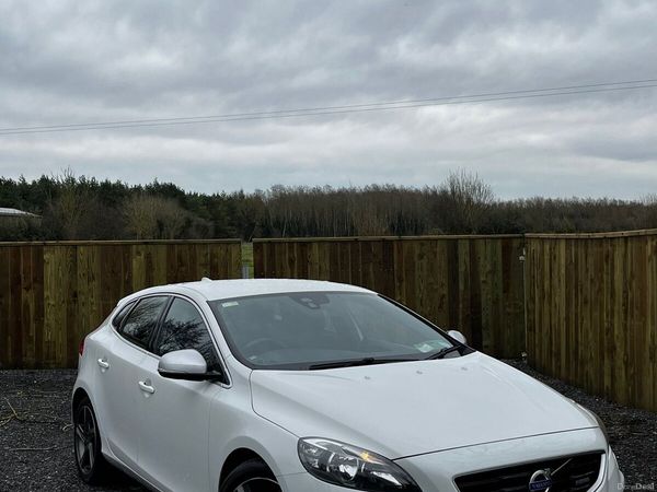 Volvo V40 Hatchback, Diesel, 2015, White