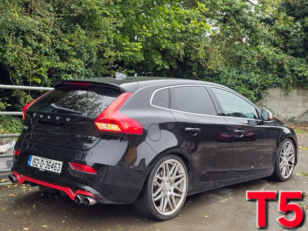 Volvo V40 Hatchback, Petrol, 2015, Black