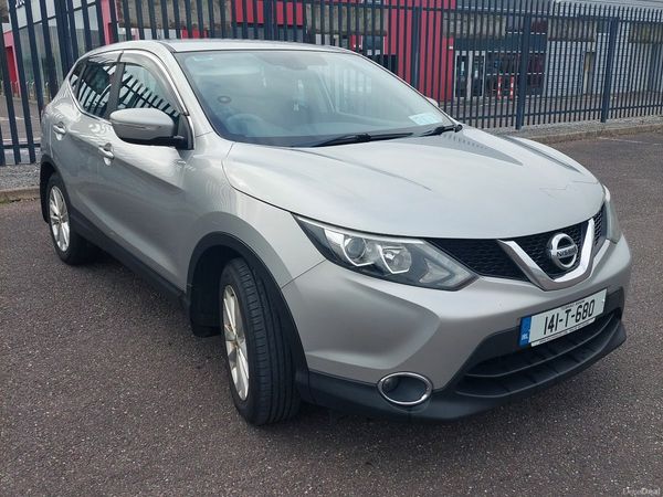Nissan Qashqai Hatchback, Diesel, 2014, Silver