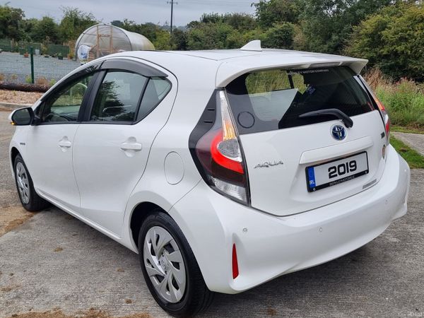 Toyota Aqua Hatchback, Petrol Hybrid, 2019, White