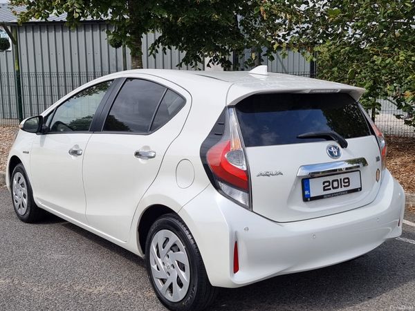Toyota Aqua Hatchback, Petrol Hybrid, 2019, White