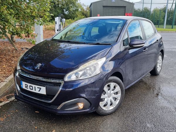 Peugeot 208 Hatchback, Petrol, 2017, Black