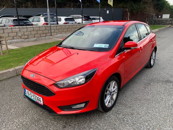Ford Focus Hatchback, Petrol, 2015, Red