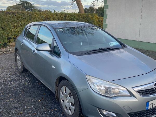 Opel Astra Hatchback, Diesel, 2011, Silver