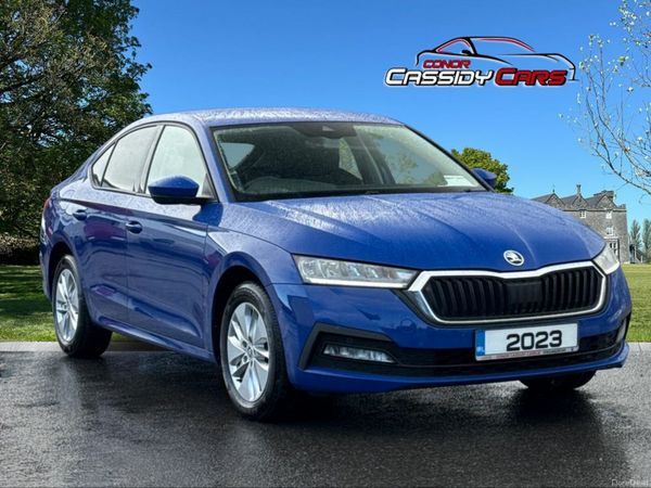 Skoda Octavia Hatchback, Diesel, 2023, Blue